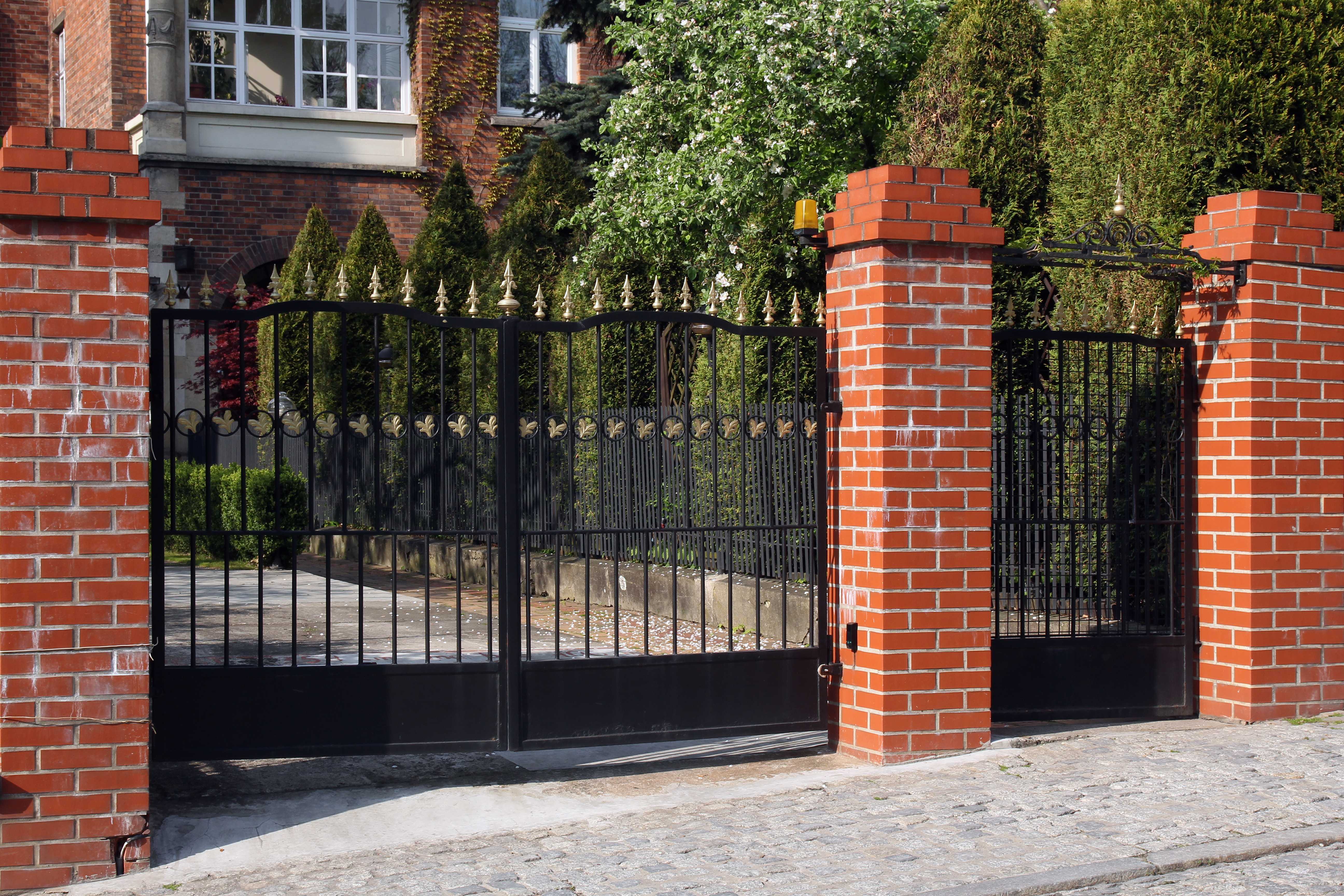 5 Factors to Consider When Choosing a Driveway Gate