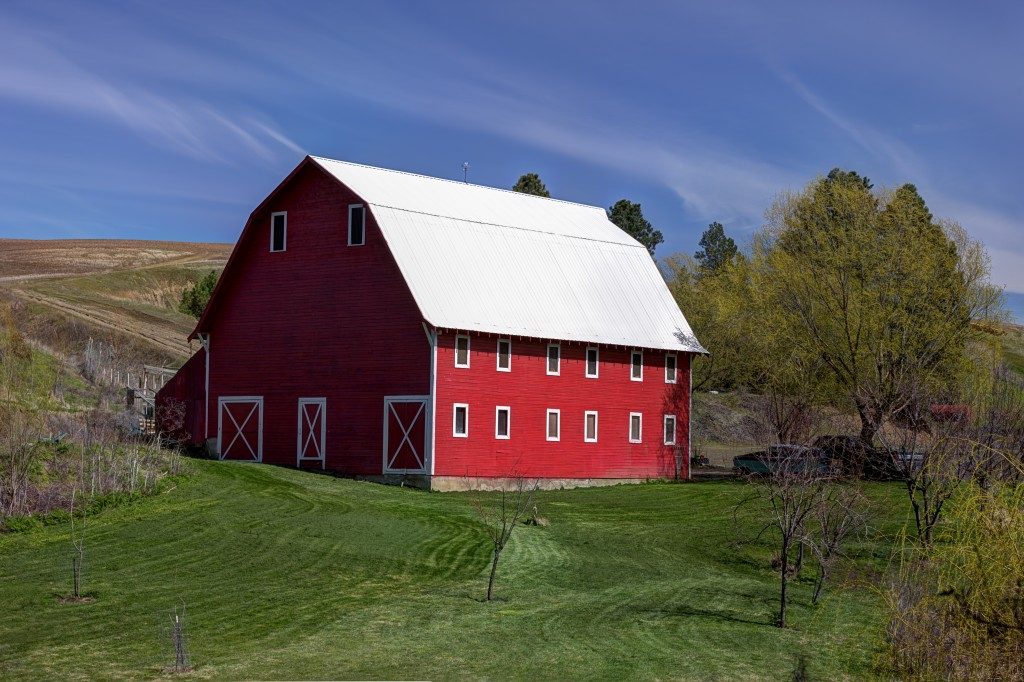 a barn in a farm
