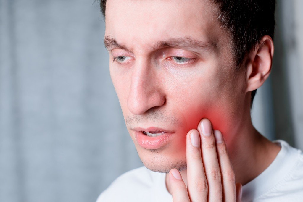 Oral Health Care Tips: Home Remedies for Toothache and Foods to Avoid